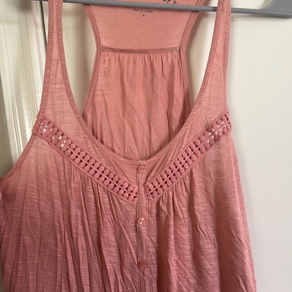 Chic Lace-Trimmed Tank Top in Rose / C29 - Picture 3 of 5